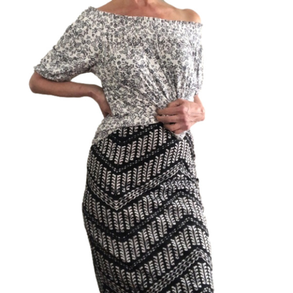 Geometric Pencil Skirt Size M Made in USA - Picture 2 of 8